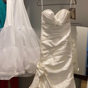 Beautiful wedding dress!